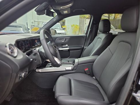 Used 2025 Mercedes-Benz GLB 250 4MATIC image 19