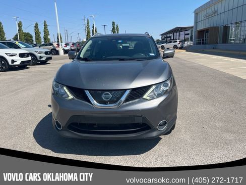 Used 2017 Nissan Rogue Sport SL w/ SL Premium Package FWD image 2