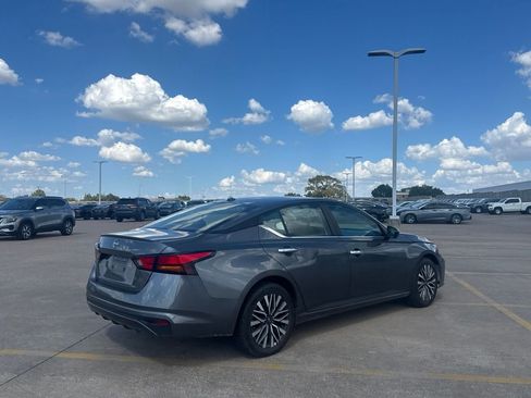 Certified 2025 Nissan Altima 2.5 SV FWD image 22