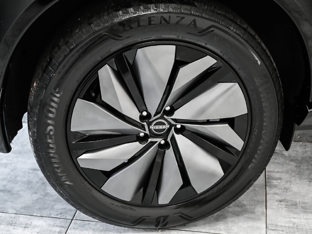 Used 2023 Nissan Ariya AWD image 9