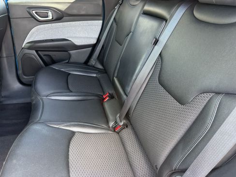 Used 2024 Jeep Compass Latitude AWD/4WD image 12