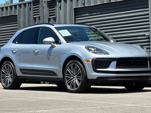 Used 2026 Porsche Macan AWD/4WD image 10