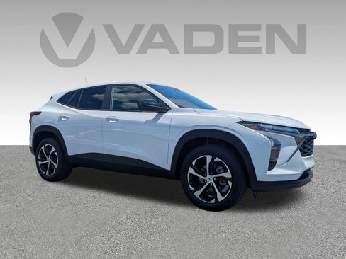 New 2026 Chevrolet Trax RS FWD image 3