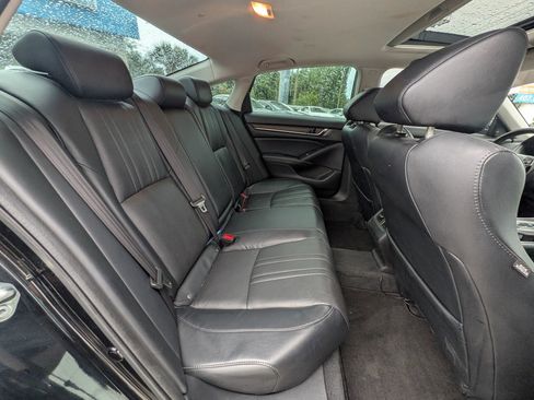 Used 2018 Honda Accord Touring image 9