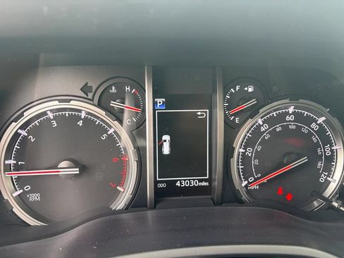 Used 2021 Toyota 4Runner Venture w/ Moonroof Package AWD/4WD image 35