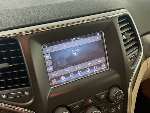 Used 2018 Jeep Grand Cherokee Laredo image 19