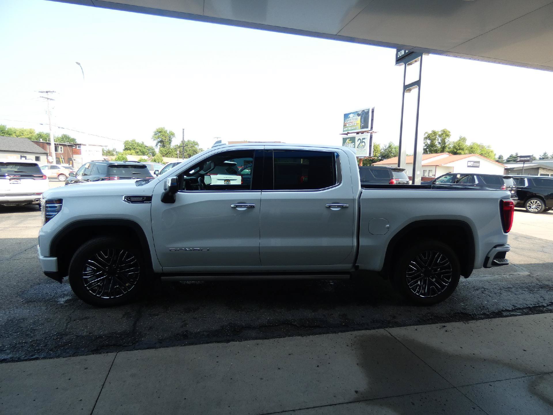 Certified 2023 GMC Sierra 1500 Denali w/ Denali Reserve Package AWD/4WD image 10