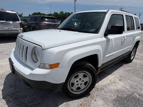 Used 2016 Jeep Patriot Sport w/ Power Value Group AWD/4WD image 4