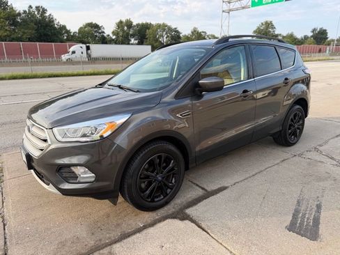 Used 2018 Ford Escape SEL AWD/4WD image 9
