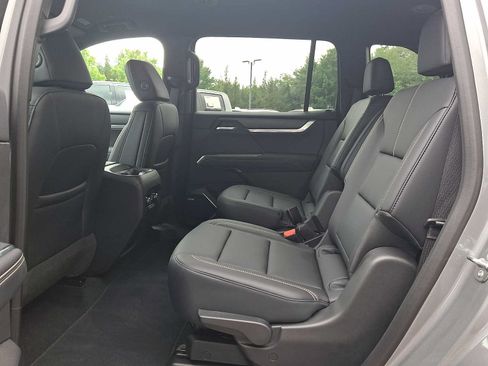 Used 2026 GMC Acadia Elevation w/ Elevation Premium Package AWD/4WD image 12