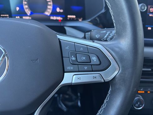 Used 2022 Volkswagen Taos SE w/ Panoramic Sunroof Package image 31