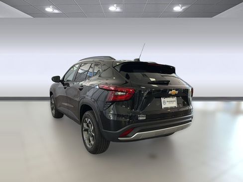 Used 2024 Chevrolet Trax LT w/ Driver Confidence Package FWD image 3