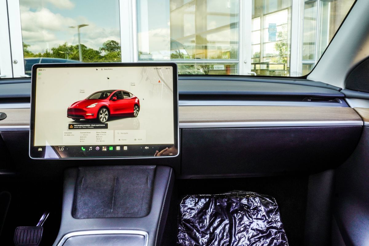 Used 2024 Tesla Model Y Long Range AWD/4WD image 17