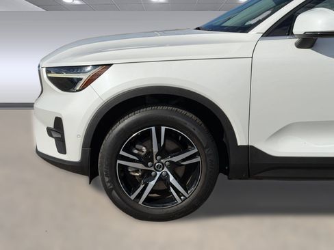 Used 2023 Volvo XC40 B5 Plus AWD/4WD image 13