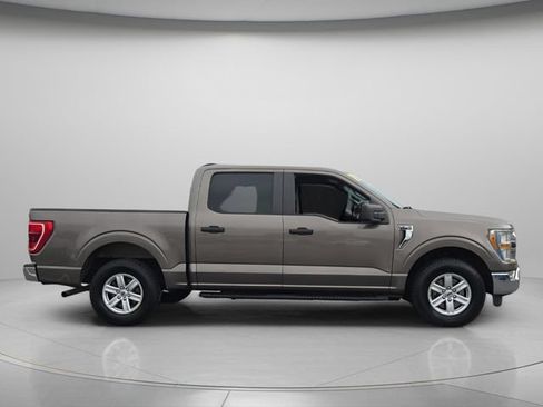 Used 2021 Ford F150 XLT w/ Trailer Tow Package RWD image 9