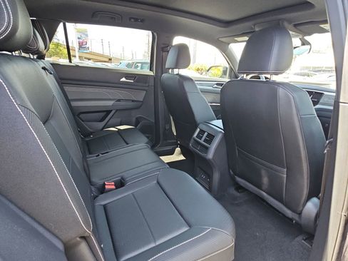 Used 2022 Volkswagen Atlas Cross Sport SE FWD image 11