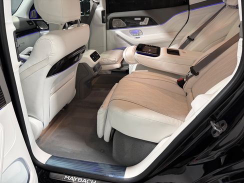 Used 2024 Mercedes-Benz Maybach GLS 600 4MATIC image 59