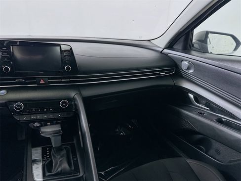 Used 2021 Hyundai Elantra SEL w/ Convenience Package image 19