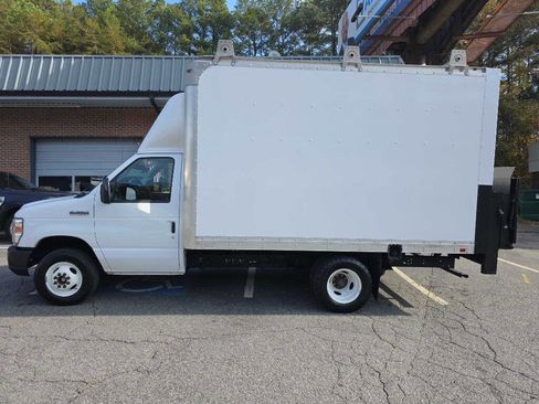 Used 2018 Ford E-350 and Econoline 350 Super Duty w/ Power Windows & Locks Group image 2