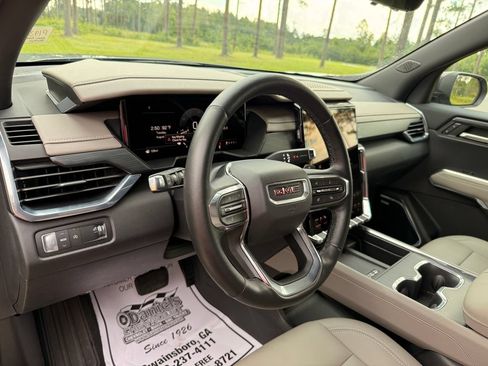 Used 2026 GMC Acadia Elevation w/ Elevation Premium Package FWD image 14