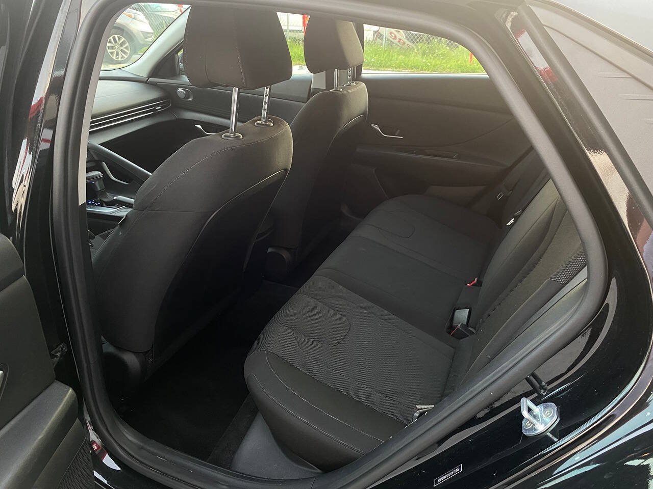 Used 2021 Hyundai Elantra SE FWD image 10