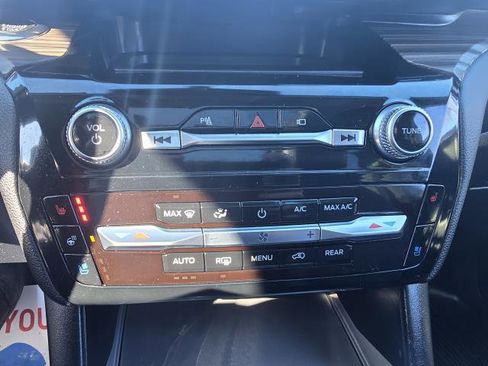 Used 2022 Ford Explorer Limited w/ Equipment Group 301A image 23