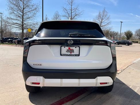 Used 2025 Nissan Kicks SV image 7