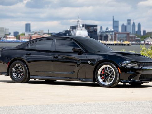 Used 2016 Dodge Charger SRT Hellcat w/ Harman/Kardon Audio Group RWD image 5