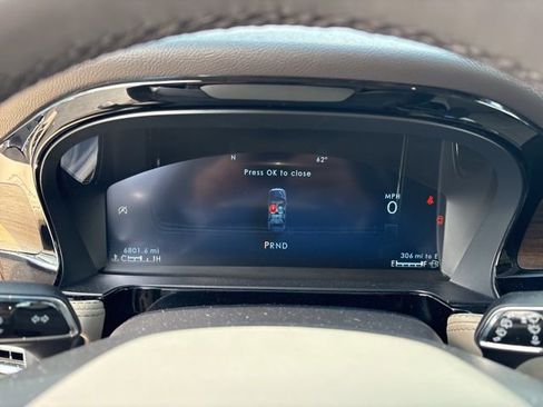 Used 2024 Lincoln Corsair Reserve image 22