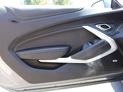 Used 2019 Chevrolet Camaro SS RWD image 8