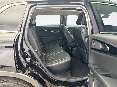 Used 2023 Lincoln Nautilus Reserve w/ Monochromatic Package image 18