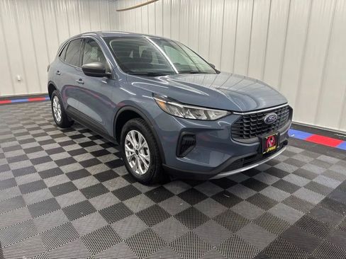 Used 2024 Ford Escape Active AWD/4WD image 2