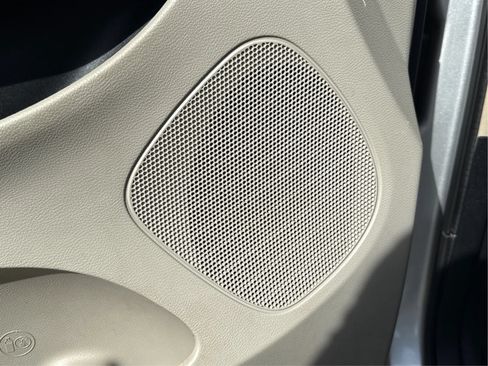 Used 2012 Chrysler Town & Country Touring-L w/ Entertainment Group #2 FWD image 33