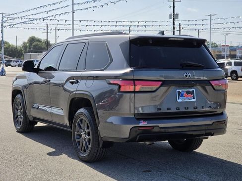 Used 2023 Toyota Sequoia Platinum AWD/4WD image 5