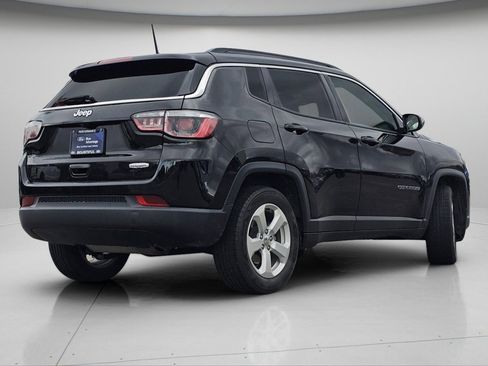 Used 2018 Jeep Compass Latitude image 21