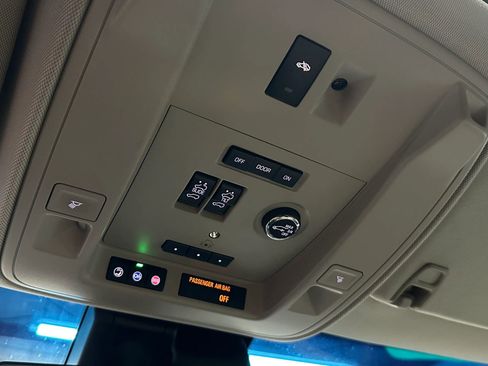 Used 2019 Cadillac Escalade Premium Luxury image 56