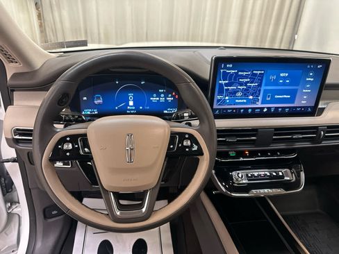 Used 2023 Lincoln Corsair AWD w/ Equipment Group 101A image 3