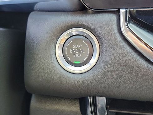 Used 2025 GMC Canyon Elevation w/ Convenience Package image 12