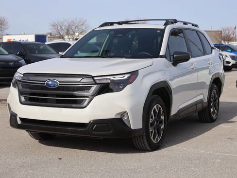 Used 2025 Subaru Forester Premium image 6