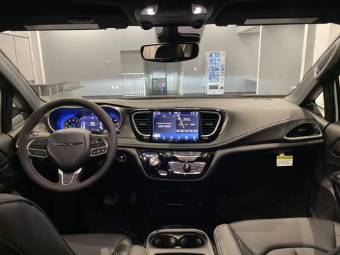 New 2026 Chrysler Pacifica Select image 29