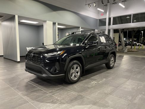 Used 2025 Toyota RAV4 XLE image 6