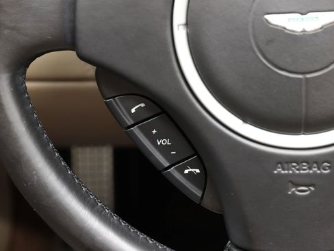Used 2015 Aston Martin DB9 Volante Carbon Edition Convert image 27