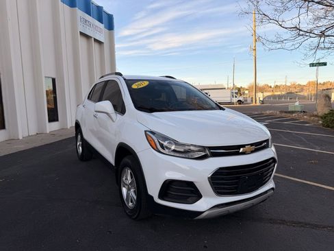 Used 2017 Chevrolet Trax LT w/ LT Convenience Package image 10