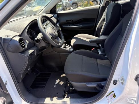 New 2025 Nissan Kicks Play S image 15