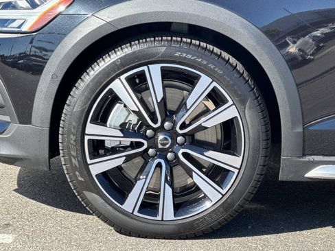 Used 2025 Volvo V60 B5 Cross Country Ultra w/ Protection Package Premier image 33