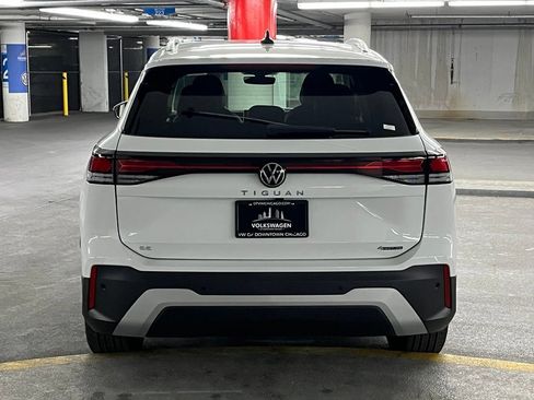 New 2026 Volkswagen Tiguan SE AWD/4WD image 32