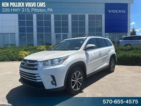 Used 2019 Toyota Highlander XLE AWD/4WD image 1