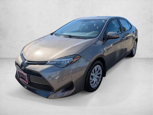 Used 2018 Toyota Corolla LE FWD image 1