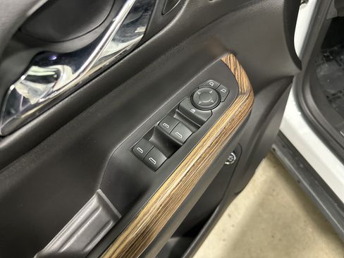 Used 2019 GMC Acadia Denali w/ Technology Package AWD/4WD image 15