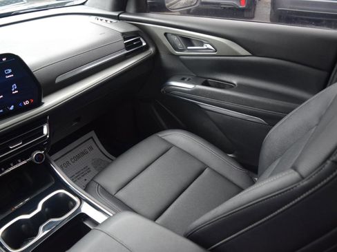 Used 2024 Chevrolet Traverse LT w/ Trailering Package FWD image 20